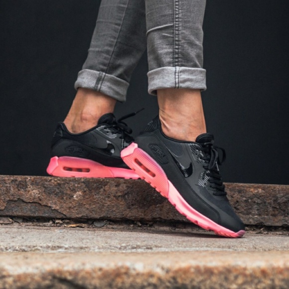 Nike Shoes - 💹💋🔥Women's Nike Air Max 90  Ultra (Size 9)🆕